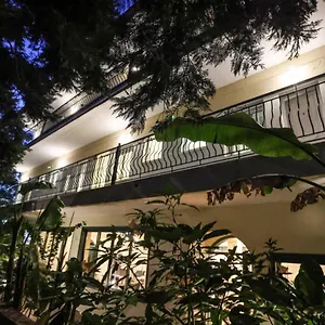 Spanos Anna's Aparthotel