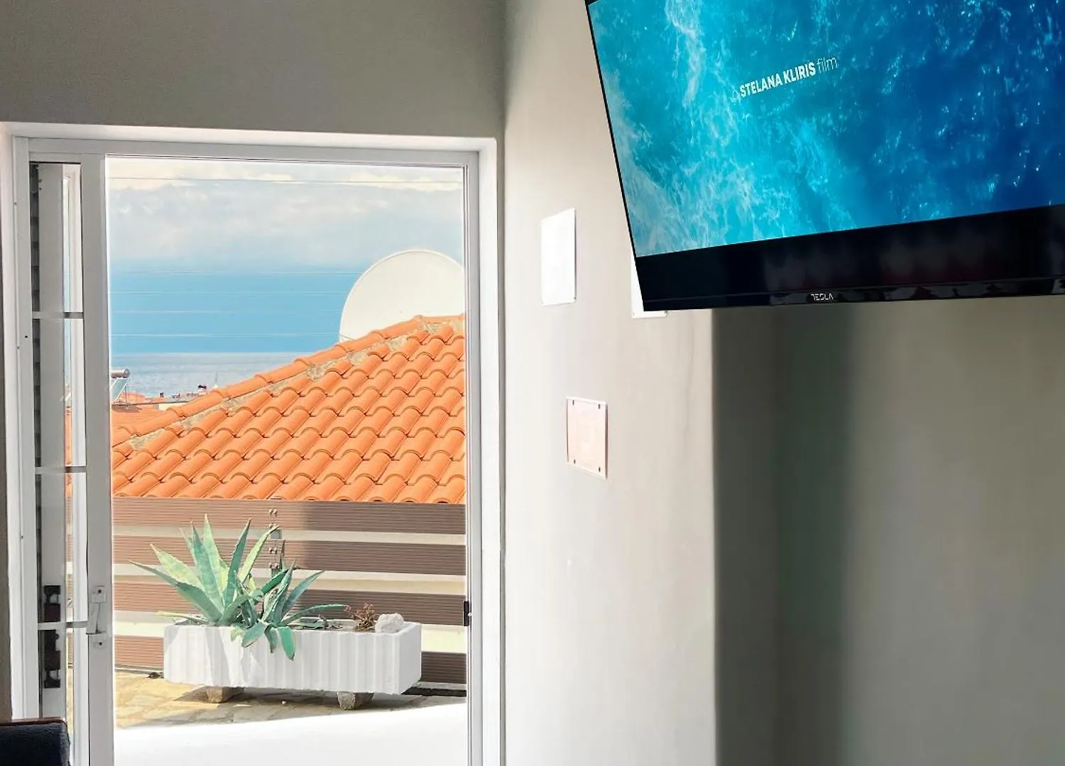 Rona Vista Suites Cozy Veranda Polychrono